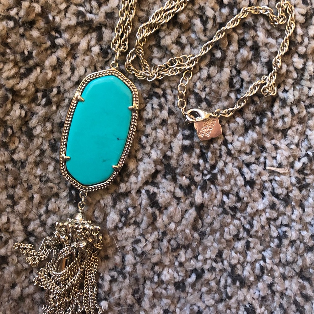 Kendra Scott necklace